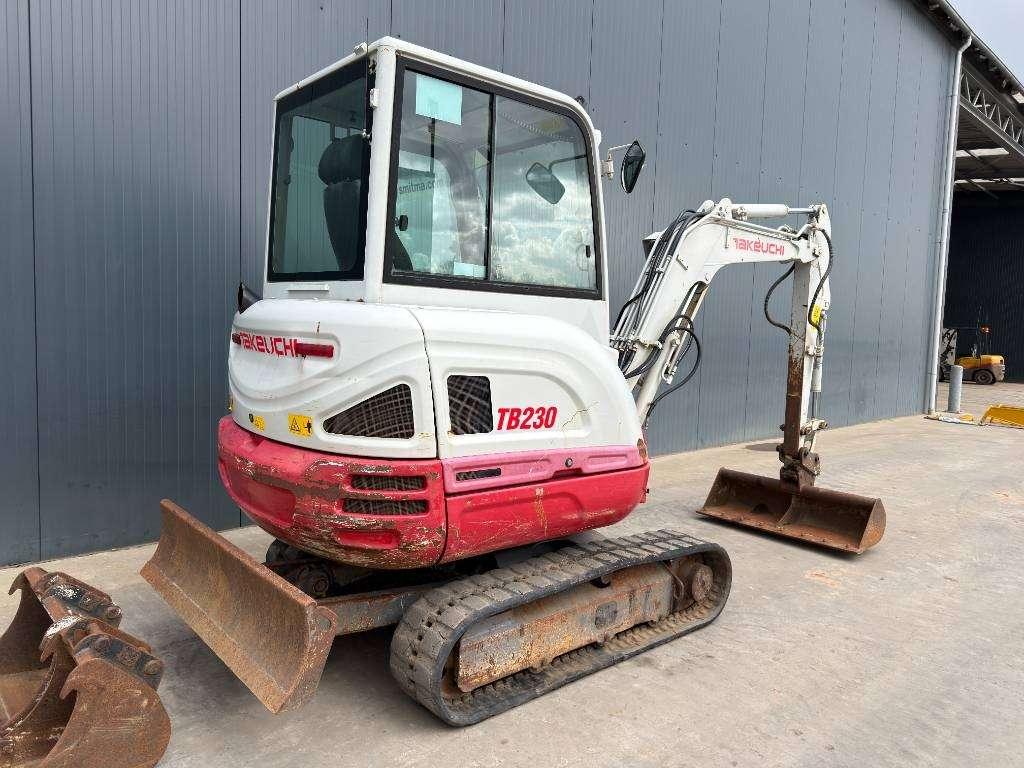 Takeuchi TB230 Photo 9