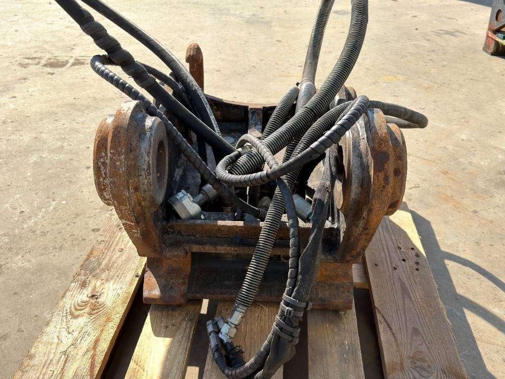 OilQuick OQ65 - M318D / M320F / M322D / 320D / 320E / 323D Photo 6