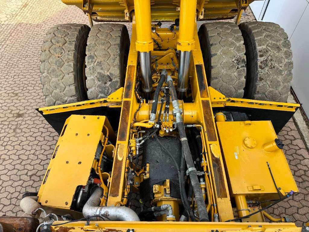 Caterpillar 772G - Automatic Greasing / Body Heating Photo 25