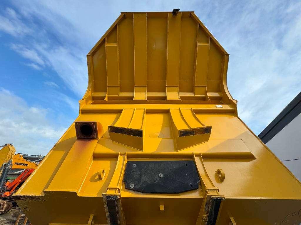 Caterpillar 772G - Automatic Greasing / Body Heating Photo 26
