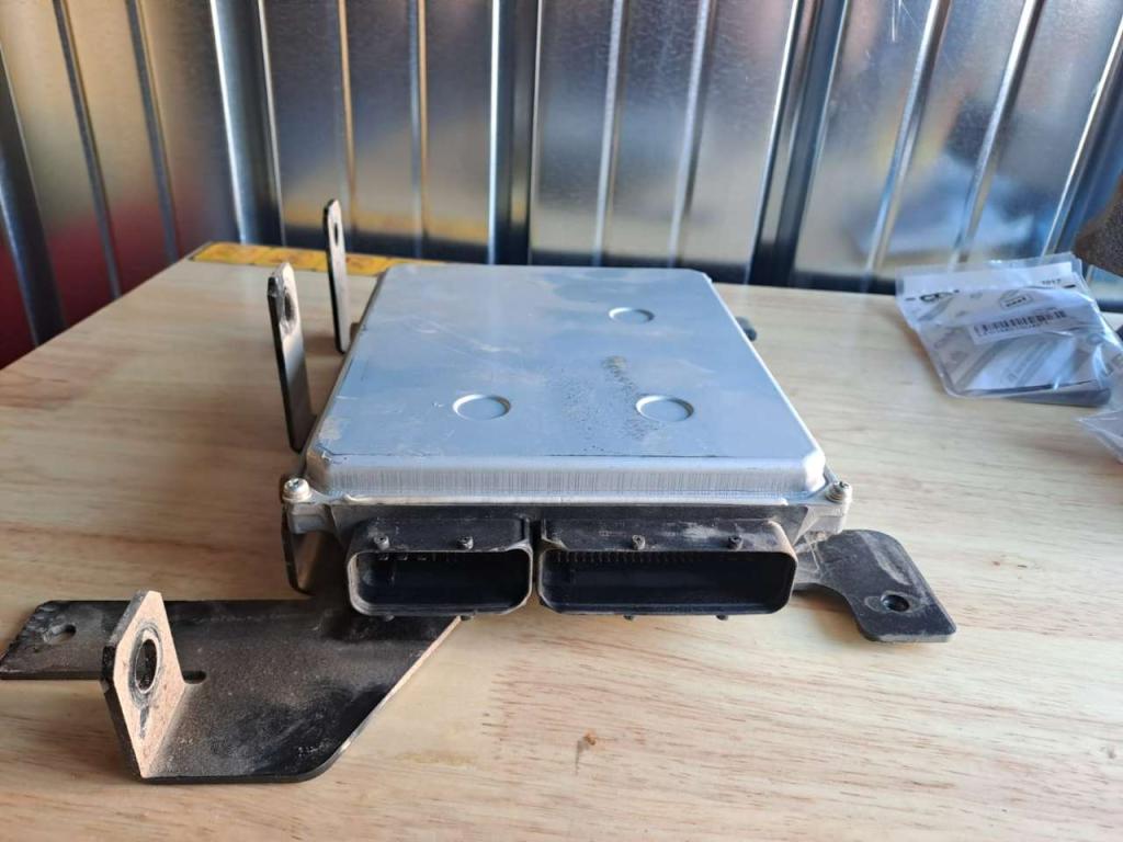 Junction box for New Holland E 385 Photo 3