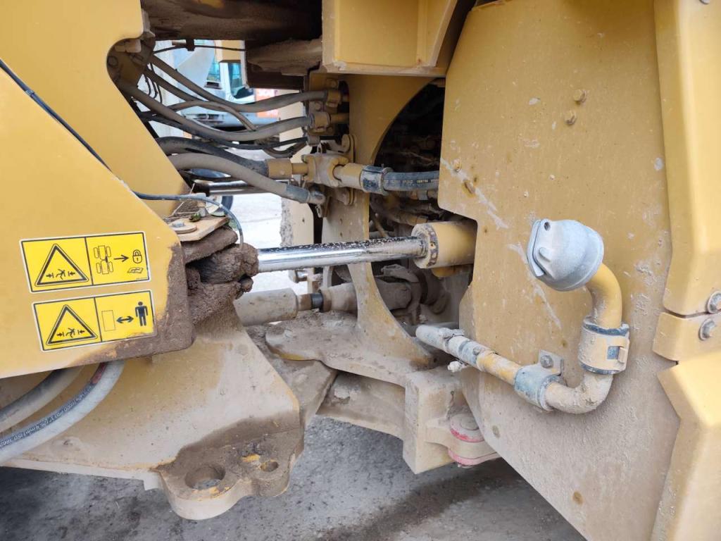 Caterpillar 966M Photo 8