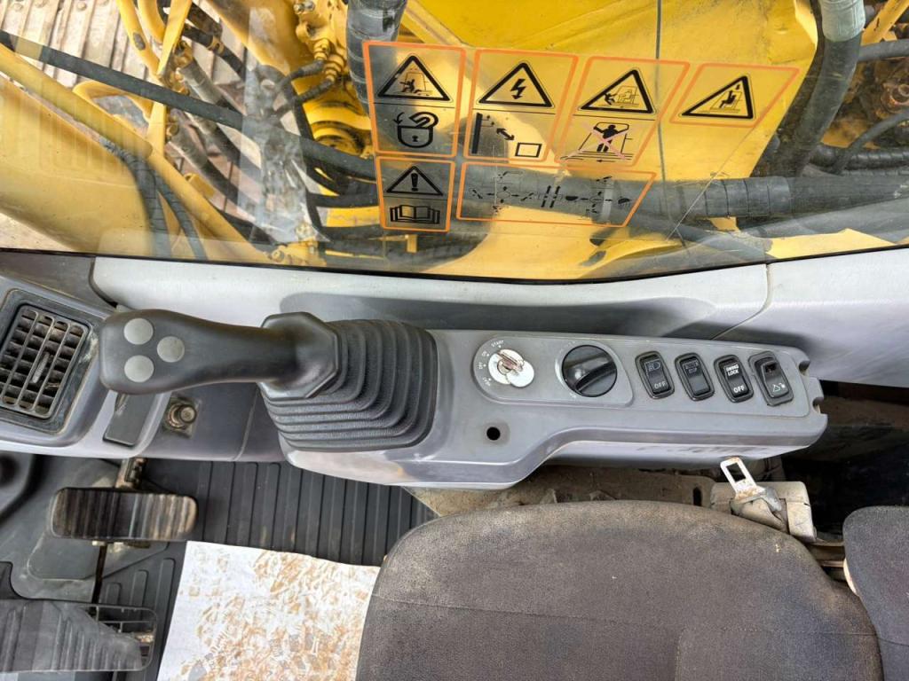 Komatsu PC180LC-7K Photo 22