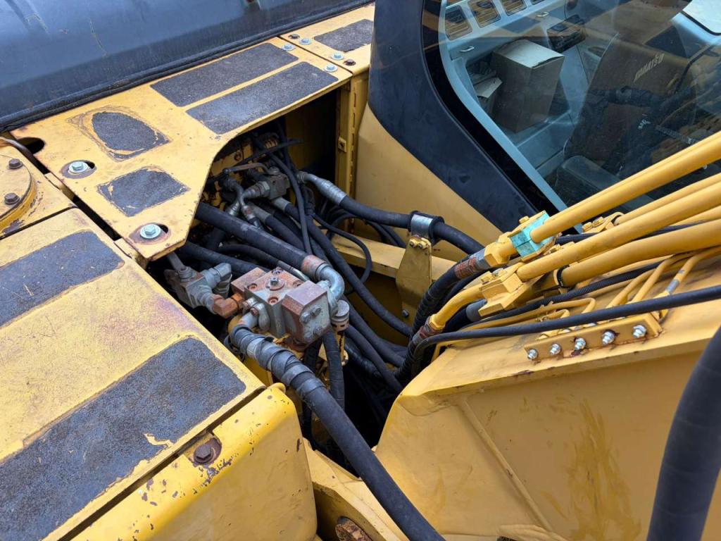 Komatsu PC180LC-7K Photo 23