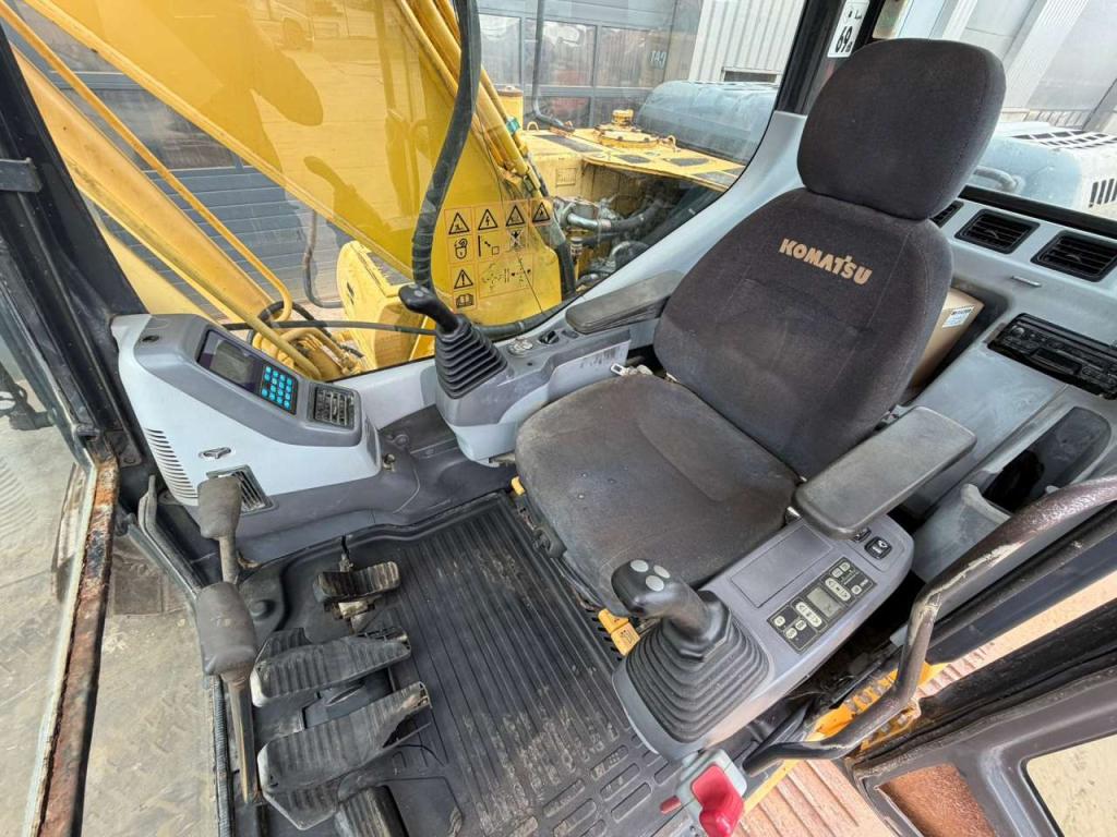Komatsu PC180LC-7K Photo 25