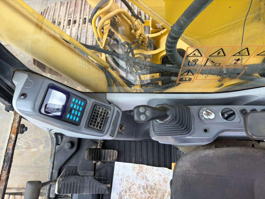 Komatsu PC180LC-7K Photo 26