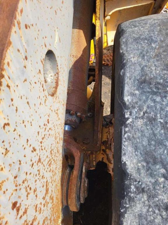 Volvo right lifting hydraulic cylinder 11107855 for Volvo L110E, L110F, L120E Photo 2