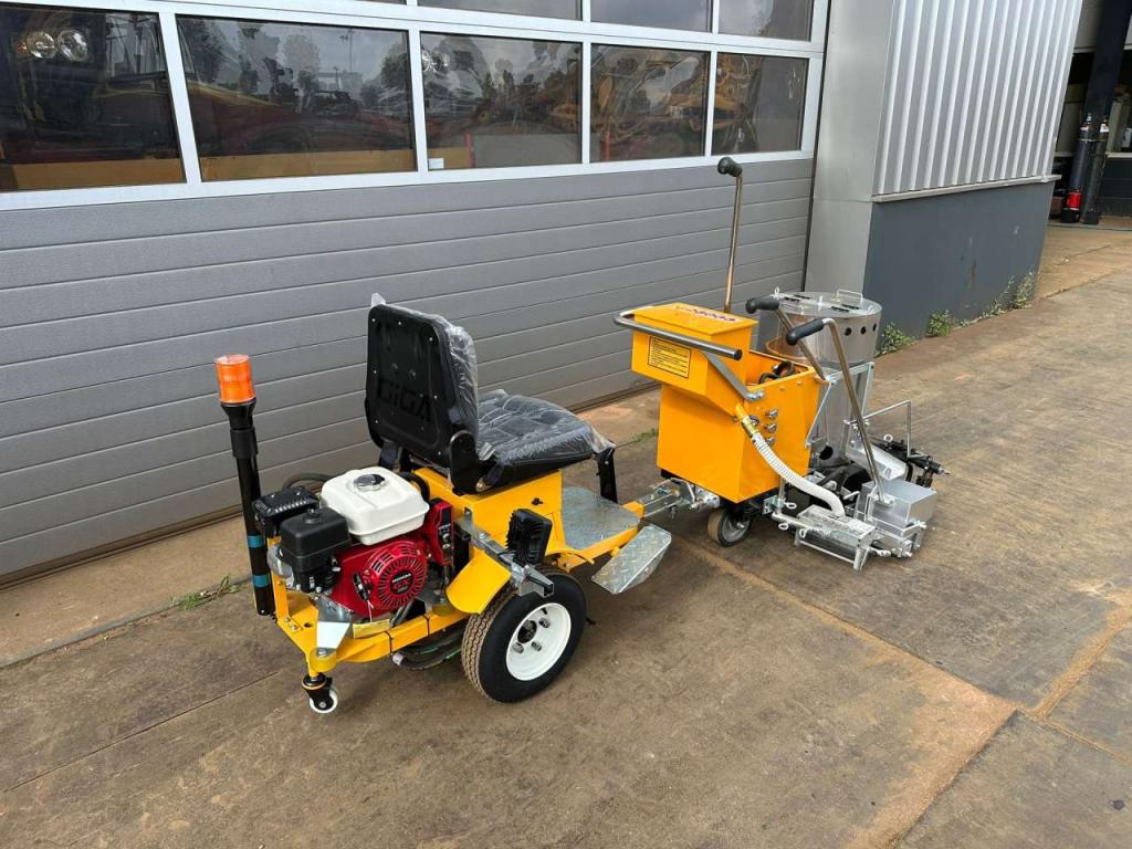 Giga Power 860 Road Marking Machine Photo 4