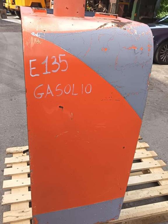 Diesel tank for Fiat Kobelco E 135 Photo 1
