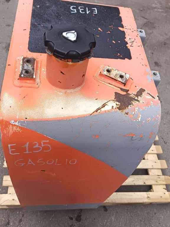 Diesel tank for Fiat Kobelco E 135 Photo 4