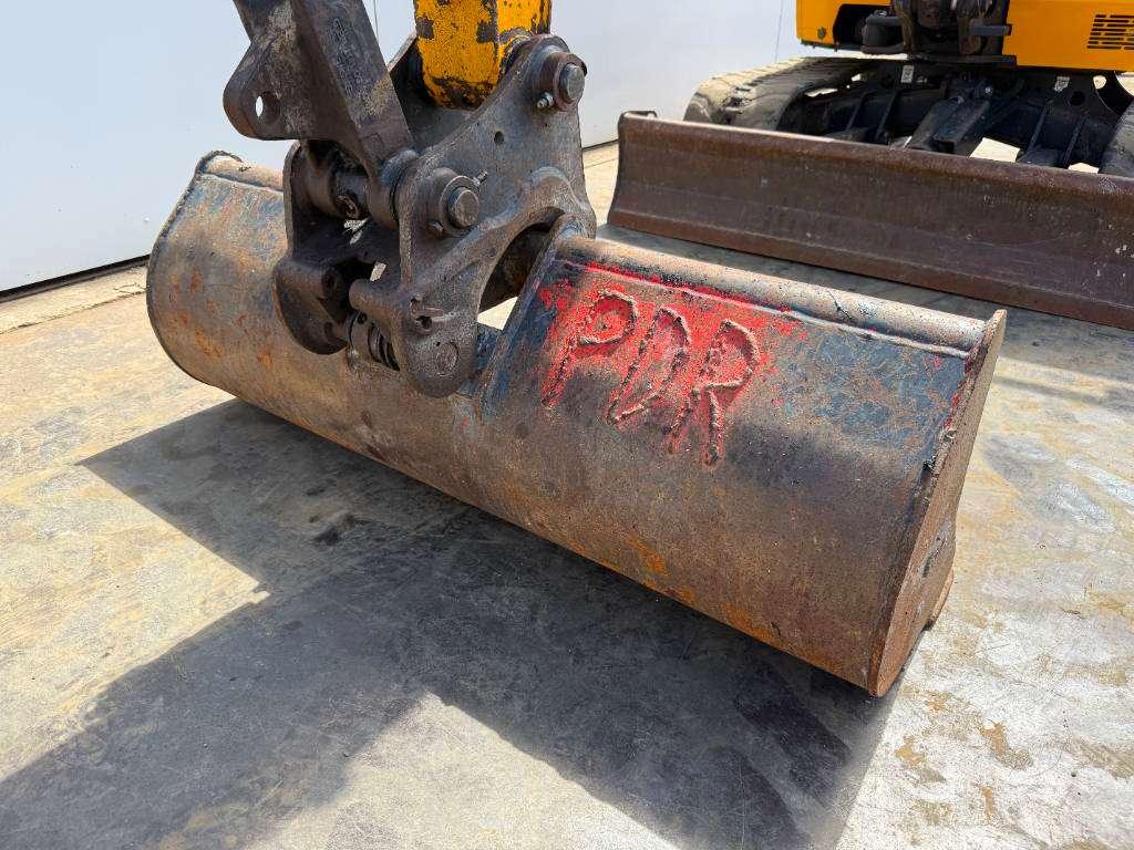 JCB 48Z-1 - Hammer Lines / Quick Coupler Photo 18