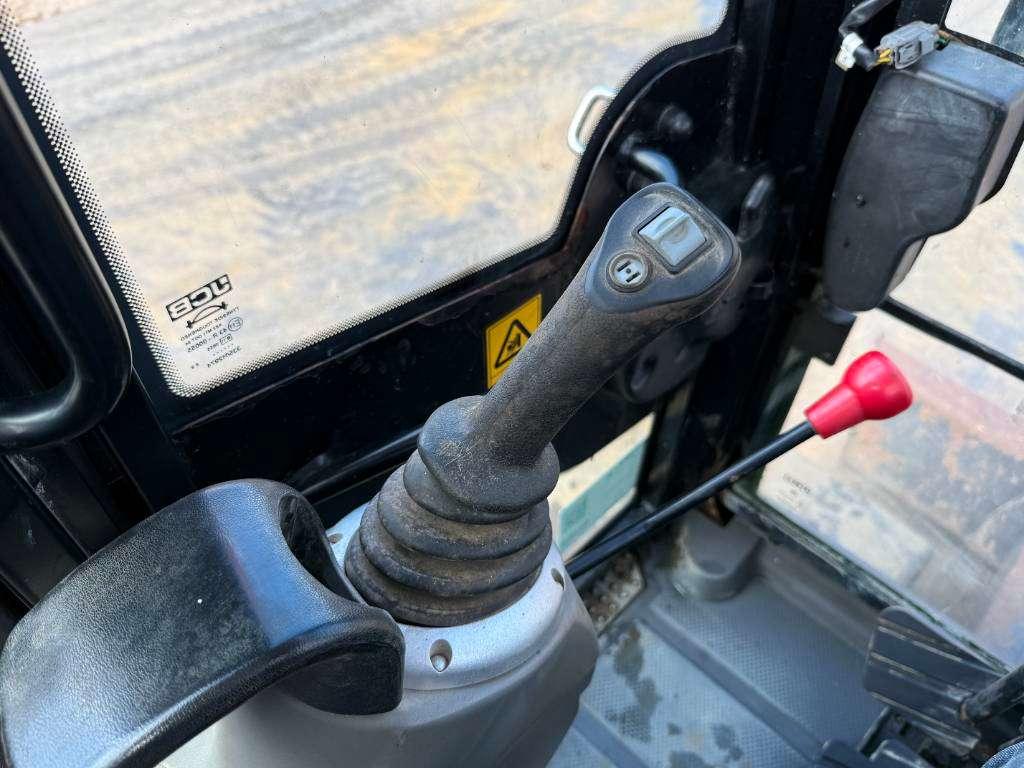 JCB 48Z-1 - Hammer Lines / Quick Coupler Photo 9