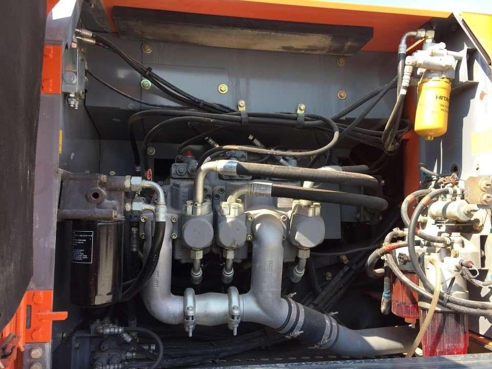 Hitachi ZX250LCN-5B Photo 16