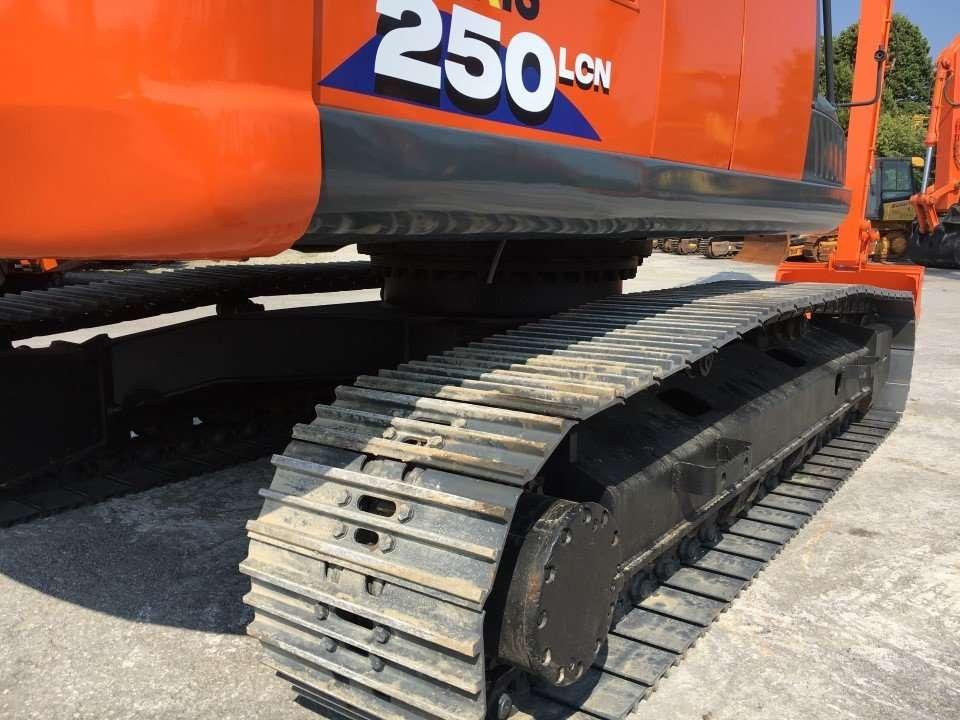 Hitachi ZX250LCN-5B Photo 4