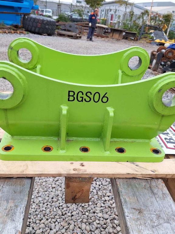 S60 for 12-18 ton excavators Attachment plate Photo 8