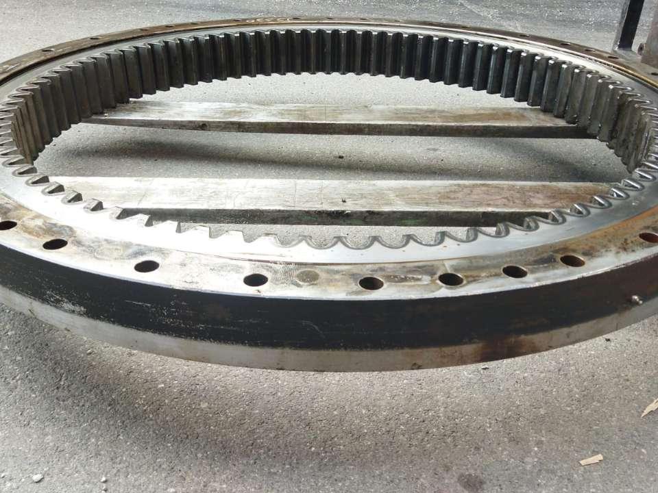 Slewing ring for JCB Js 330 Photo 4