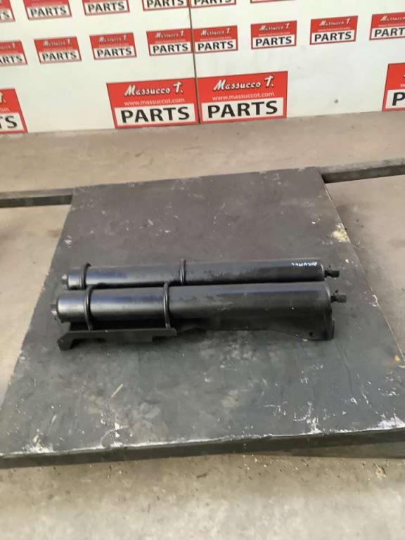 Accumulator for Hitachi ZW250-6 Photo 1