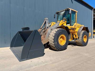 Volvo L120F Photo 1