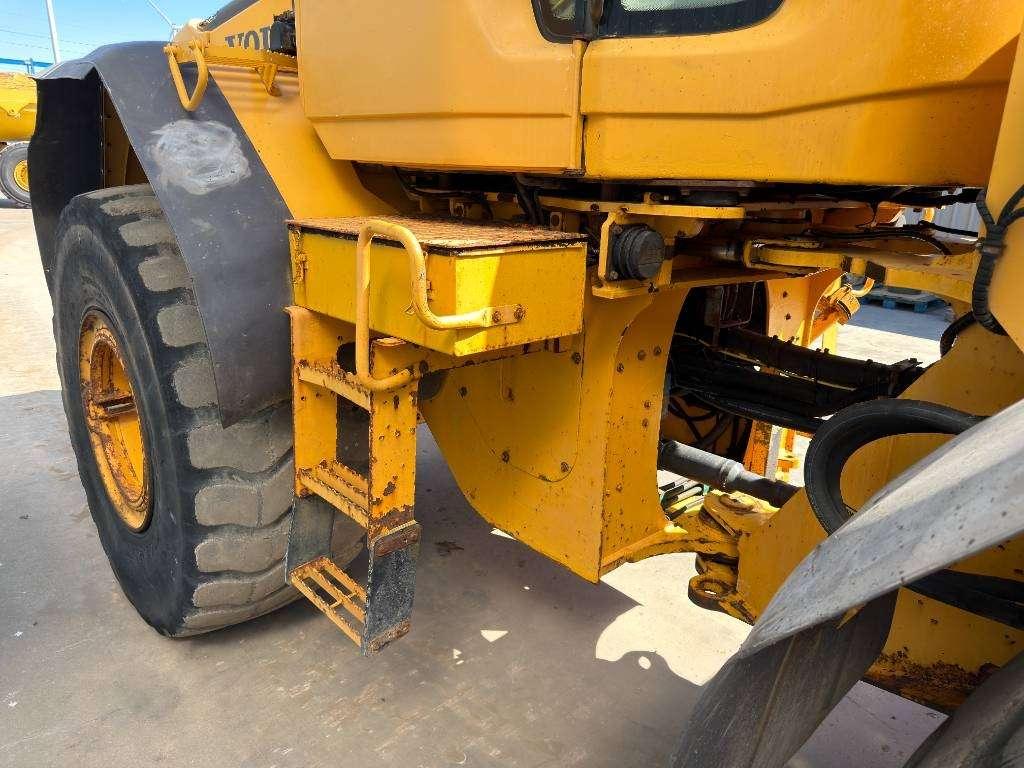 Volvo L120F Photo 21