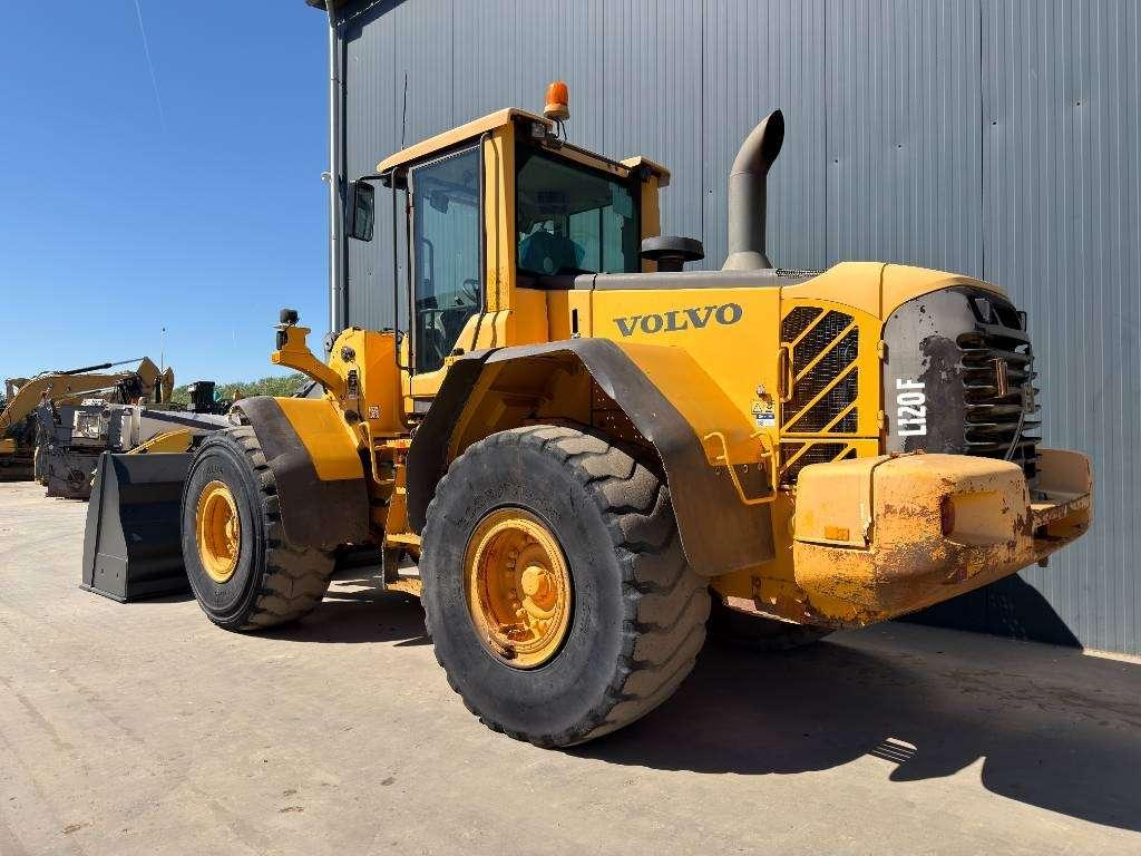 Volvo L120F Photo 3