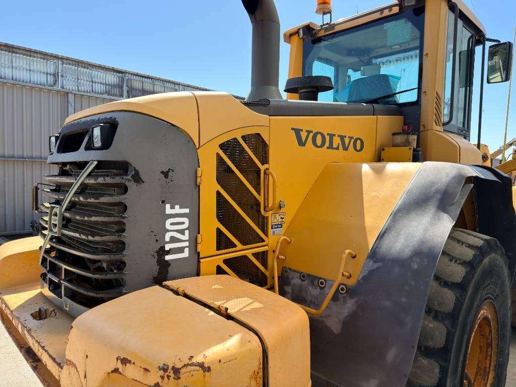 Volvo L120F Photo 5