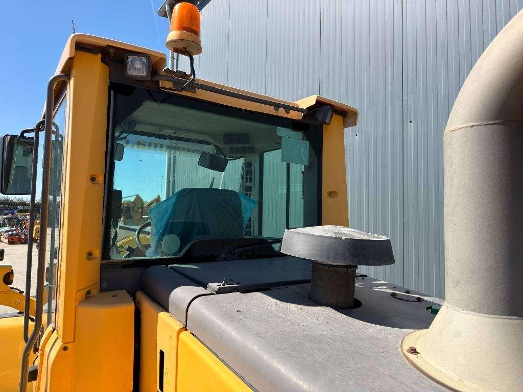 Volvo L120F Photo 7
