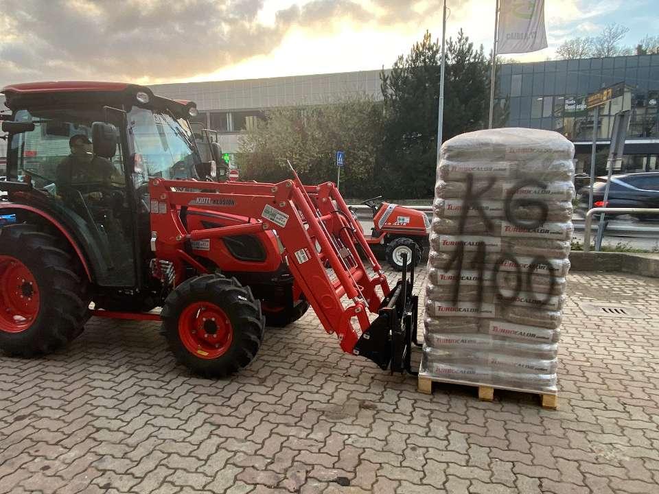 Kioti DK 6020 Cabinato con Forca Pallet Photo 14