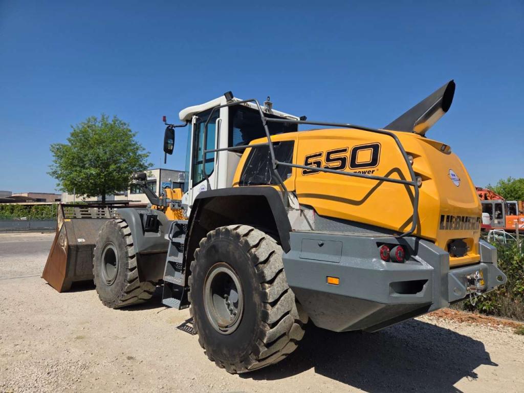 Liebherr L550 XPOWER Photo 4