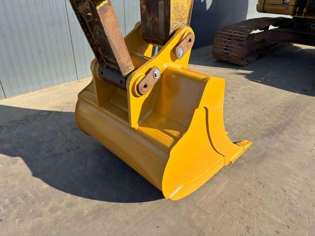 Caterpillar 320D L Photo 16