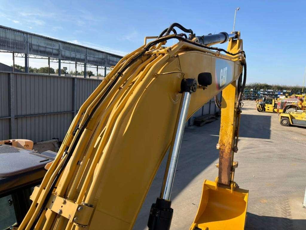 Caterpillar 320D L Photo 22