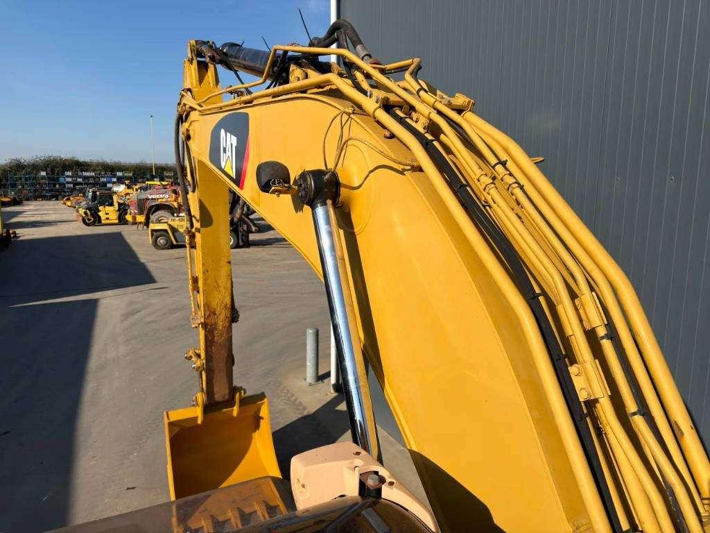 Caterpillar 320D L Photo 23