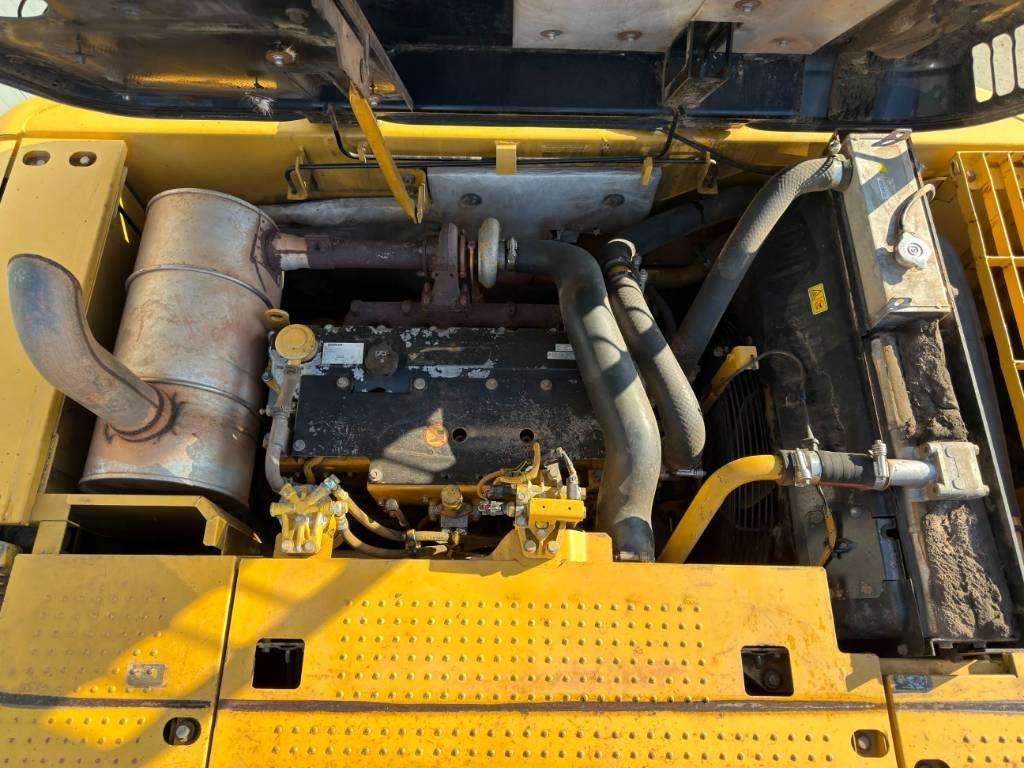 Caterpillar 320D L Photo 24