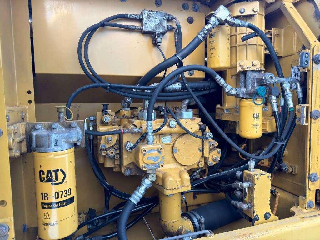 Caterpillar 320D L Photo 28