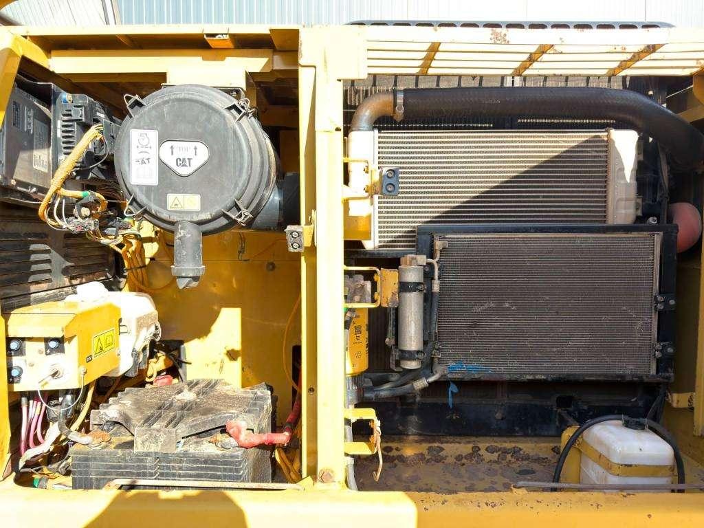 Caterpillar 320D L Photo 29