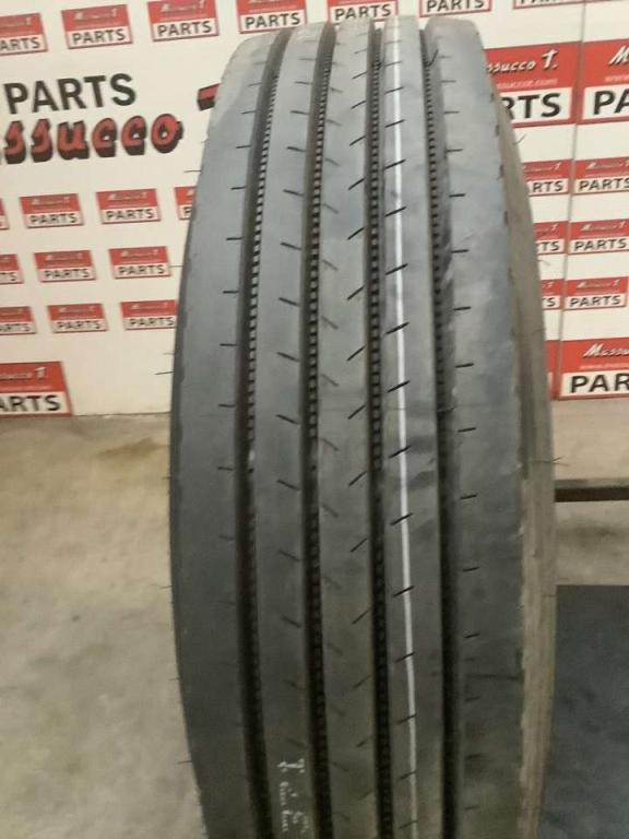 Tire with rim Photo 2