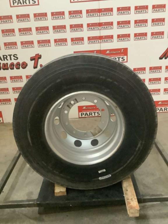 Tire with rim Photo 3