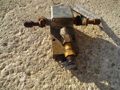Steering clutch diverter for Fiat Allis FL10E sold by OLM 90 Srl