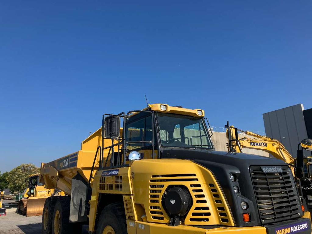 Komatsu HM300-5E0 Photo 11