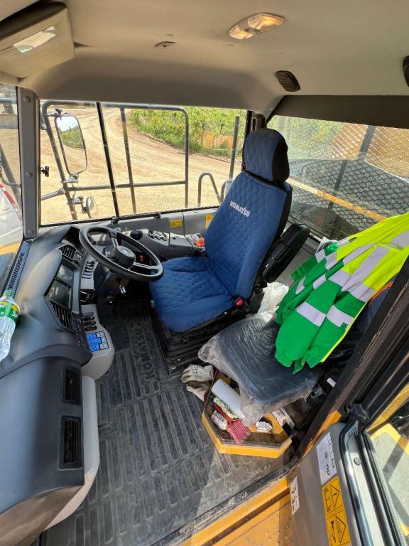 Komatsu HM300-5E0 Photo 15