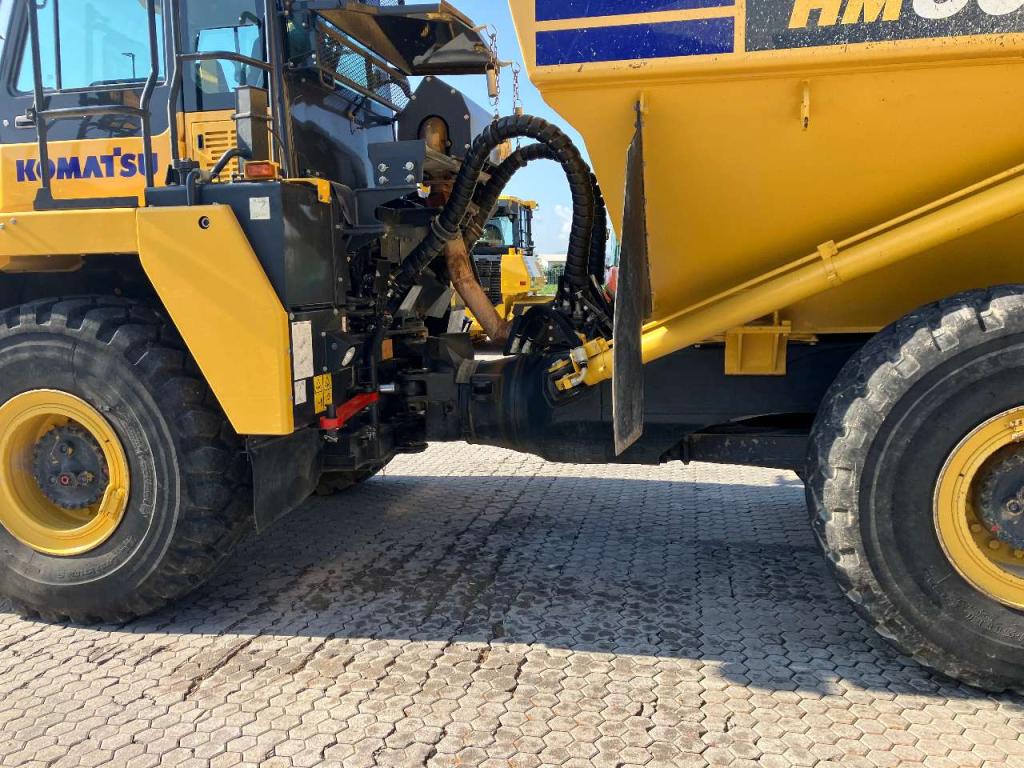 Komatsu HM300-5E0 Photo 3