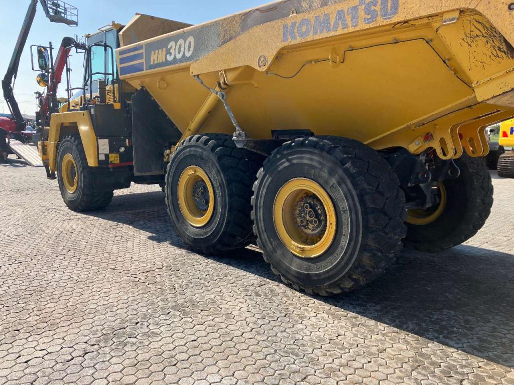 Komatsu HM300-5E0 Photo 4
