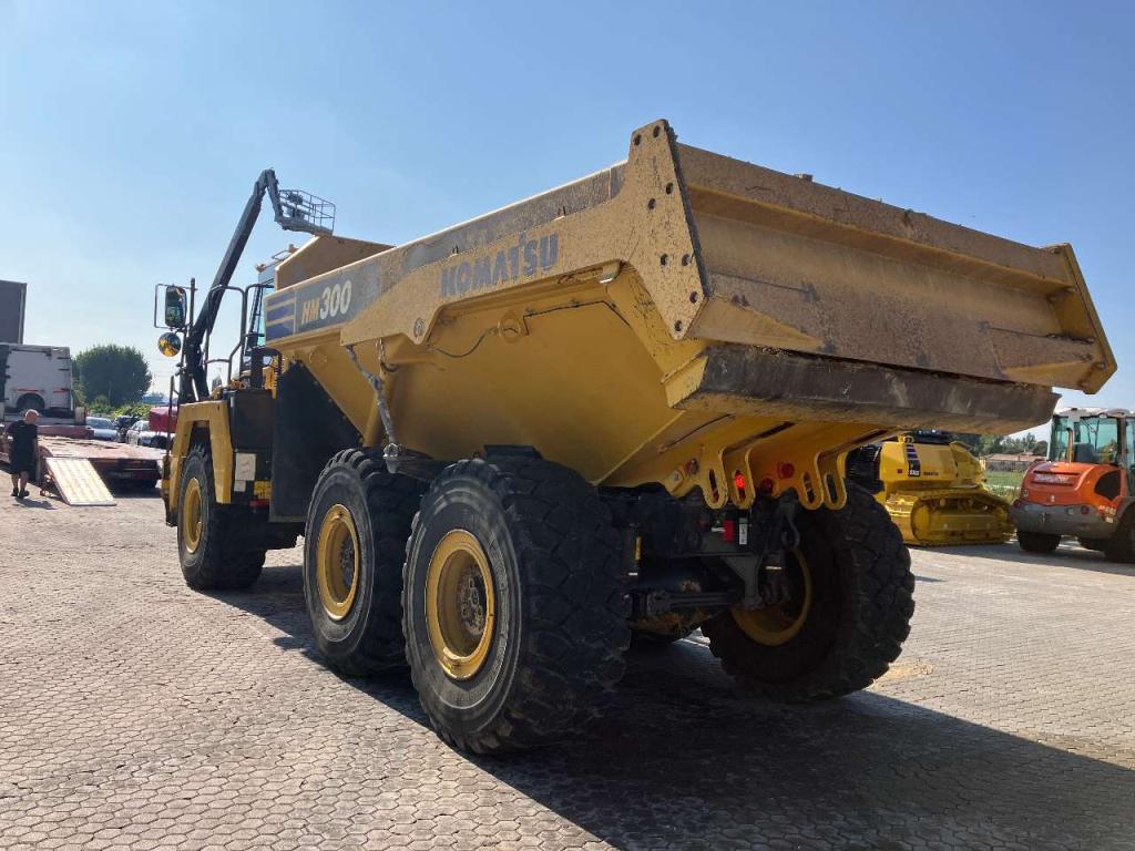 Komatsu HM300-5E0 Photo 6