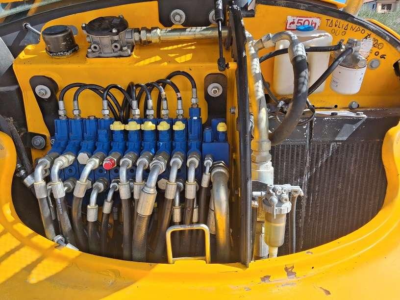 JCB 8065 Photo 6