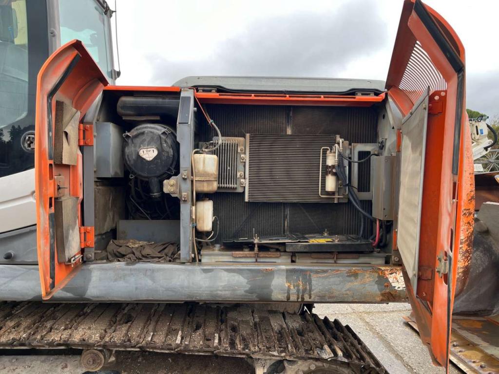 Hitachi ZX240N-3 Photo 8