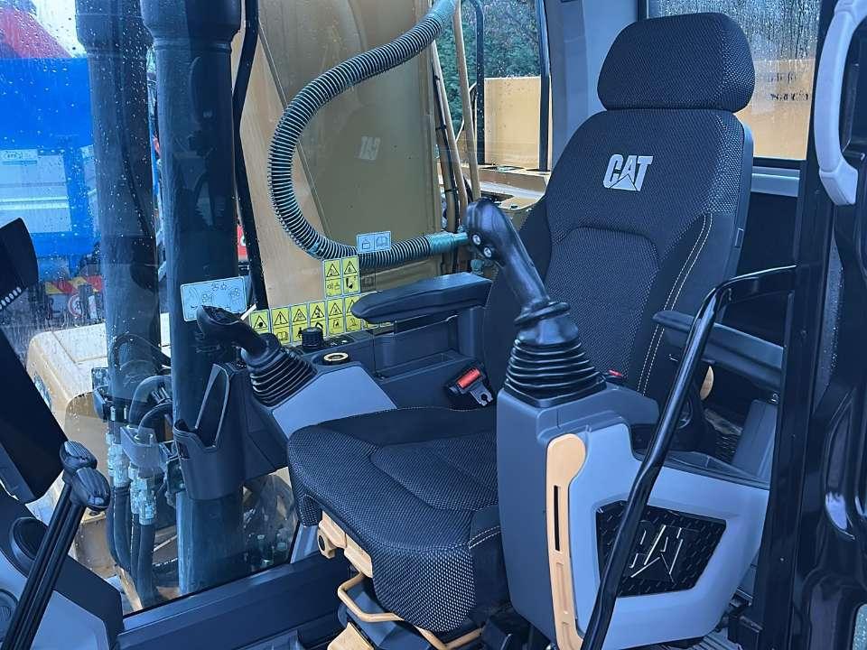 Caterpillar 323 E Photo 6