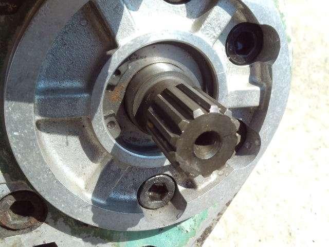 Transmission hydraulic pump for Fiat Hitachi W170 Photo 3