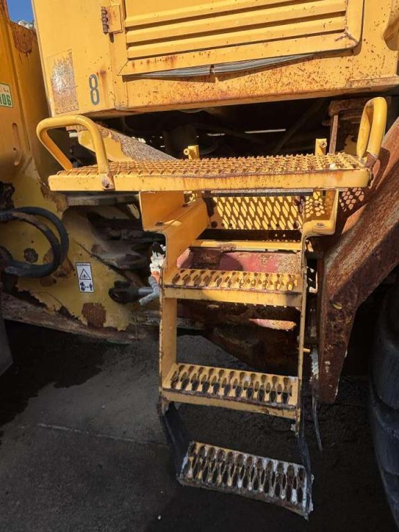 Volvo Steps for Volvo L120C and L90C. Photo 1