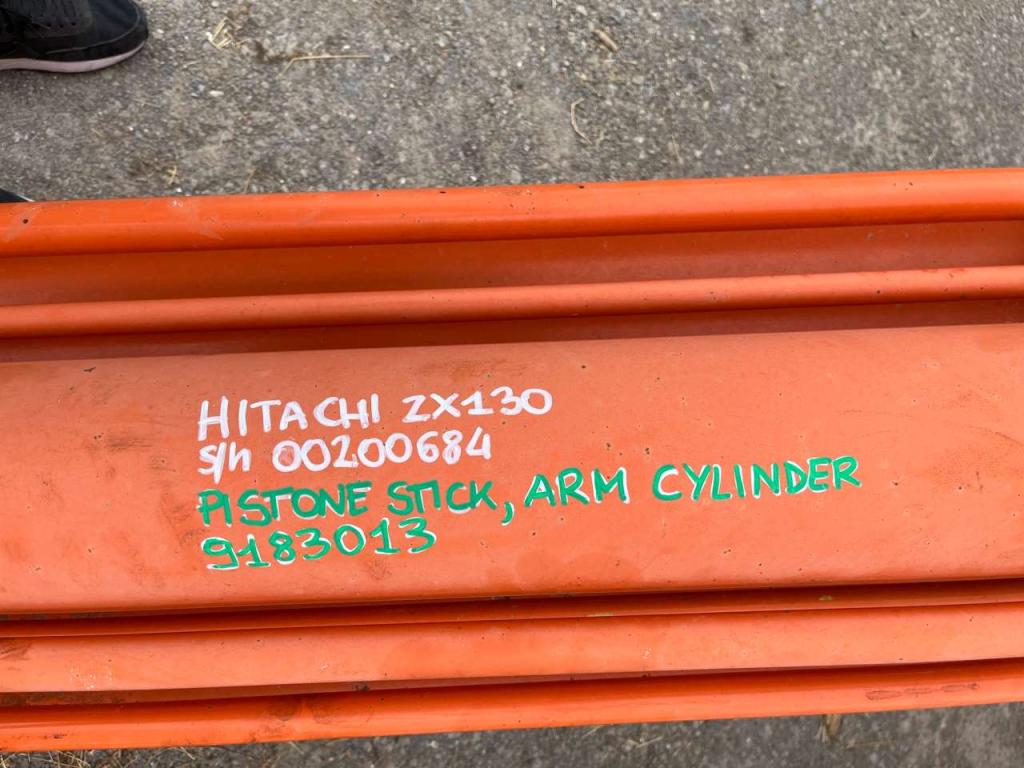 Hitachi ZX130 Photo 12