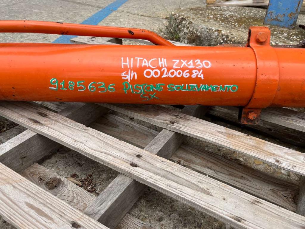 Hitachi ZX130 Photo 14