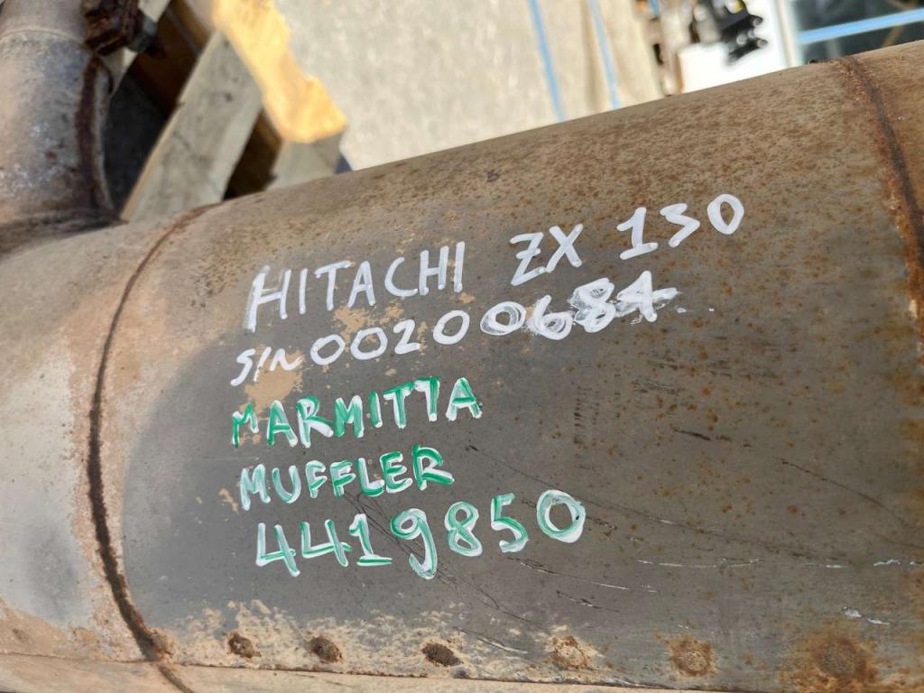 Hitachi ZX130 Photo 17